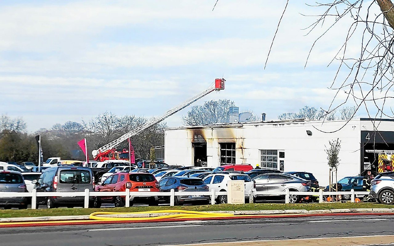 À Paimpol, incendie au garage automobile Renault : une personne prise en charge