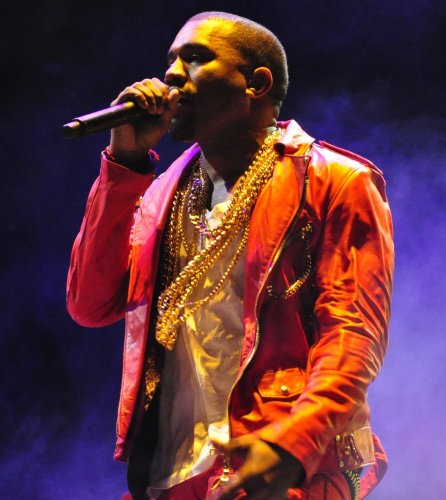 Kanye West sospeso da Twitter dopo aver postato la svastica
