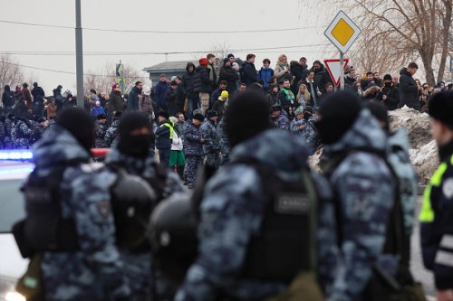Mosca, almeno 15 arresti effettuati dopo i funerali di Navalny - Lettera43