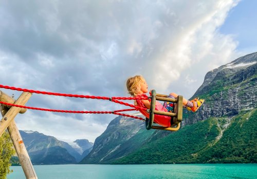 Die schönsten Schaukeln mit Aussicht in Norwegen