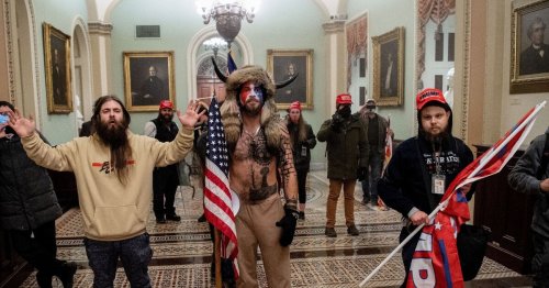 Les bonnes affaires “patriotes” de ces émeutiers du Capitole, grâciés par Donald Trump