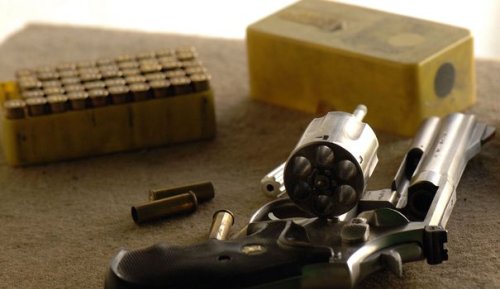 Des enquêteurs sur les traces d'un trafic d'armes "exceptionnel"