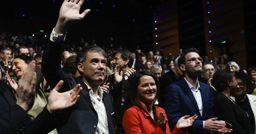 SMS nocturnes, coups de bluff et de pression… Au congrès du PS, les coulisses du "miracle de Marseille"