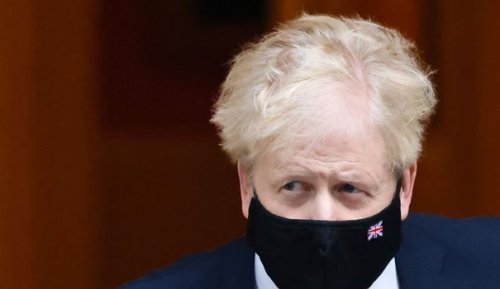 "Opération os à ronger" : le plan de Boris Johnson pour sauver sa tête