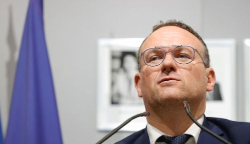 Damien Abad accusé de viols : Macron et Borne, deux points de vue sur l'affaire