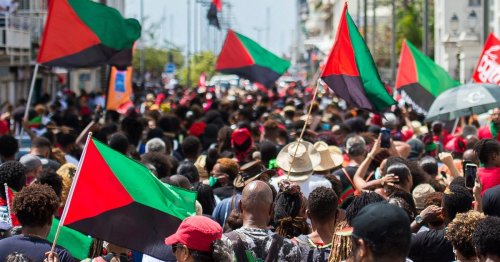 La Martinique ne répond plus… et adopte un drapeau panafricain