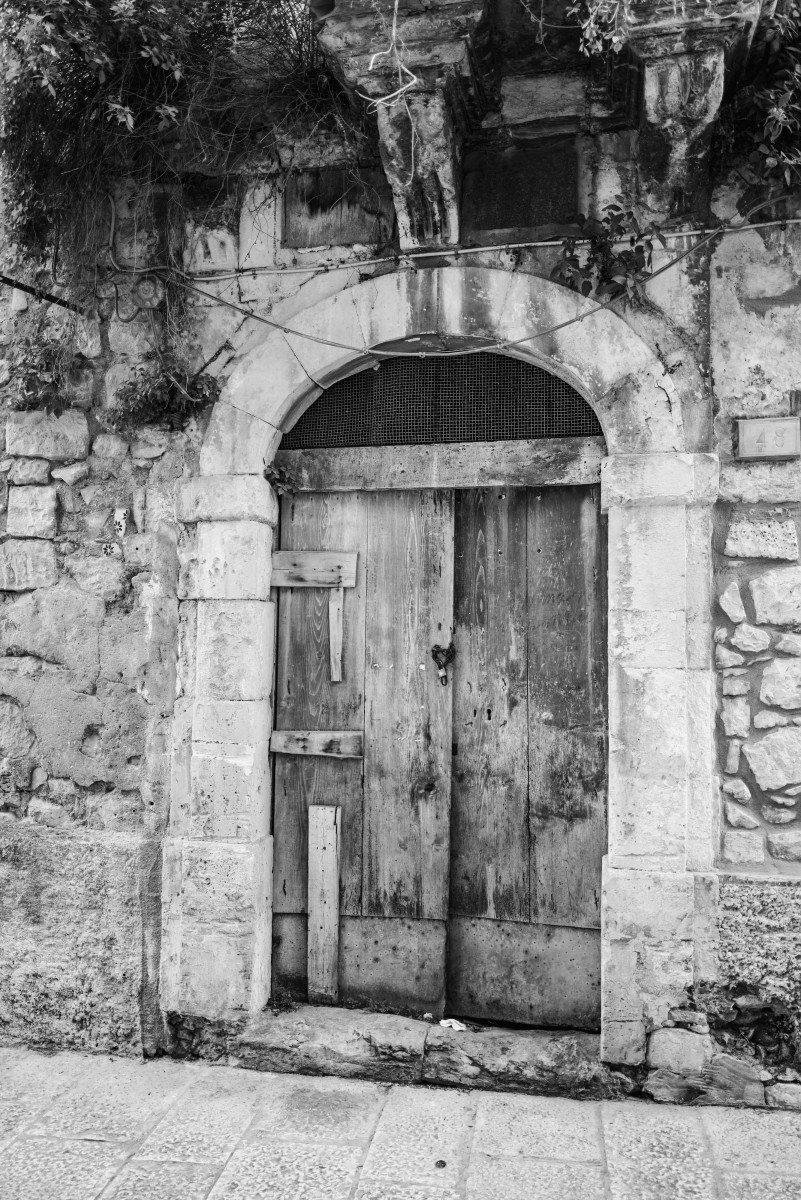 Salvo Micciché - New salvomic / Abandoned door number 1 | LFI Gallery