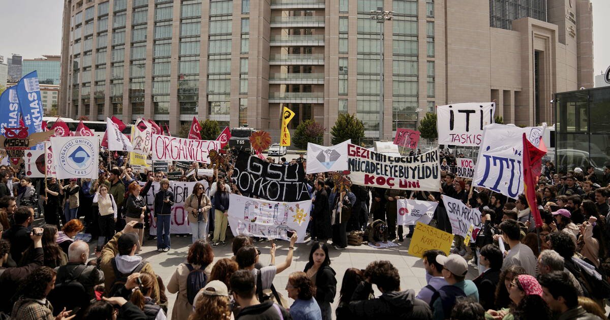 Turquie : des agriculteurs sur des centaines de tracteurs se joignent à une manifestation d’opposition