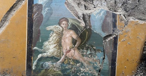 Pompéi : une fresque antique représentant une scène mythologique retrouvée sous la cendre