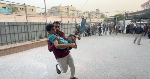 A Gaza, «les hommes sont chargés de ramener de quoi manger, les enfants font la queue pour de l’eau et les femmes s’efforcent de cueillir des herbes comestibles»