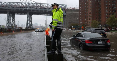 En images : New York sous les pluies diluviennes de la tempête tropicale Ophelia