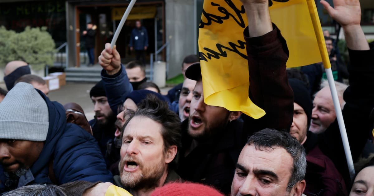 Des militants de la Confédération paysanne en garde à vue, levée du blocage d’un dépôt pétrolier en Savoie : le point sur la mobilisation agricole