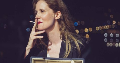«Un sentiment de grande liberté» : les coulisses de la photo de Justine Triet à Cannes, clope au bec avec sa palme d’or