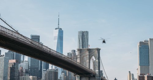 Après le crash d’un hélicoptère à New York, les 30 000 vols annuels au-dessus de la ville remis en question