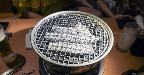 Dans les restaurants français, le baptême du feu du charbon japonais binchotan
