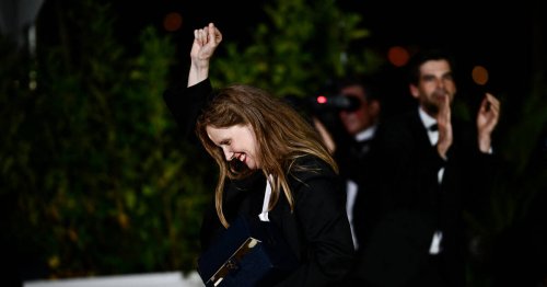 Discours de Justine Triet à Cannes : la palme d’or d’une main, un uppercut à la réforme des retraites de l’autre