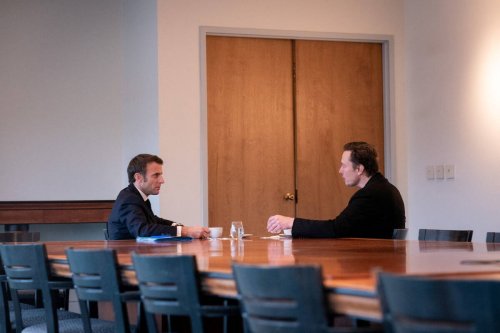 Emmanuel Macron a discuté modération de Twitter et écologie avec Elon Musk (et on a un doute)