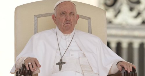 Le pape François «va bien» et a «plaisanté» après avoir été opéré en urgence sous anesthésie générale