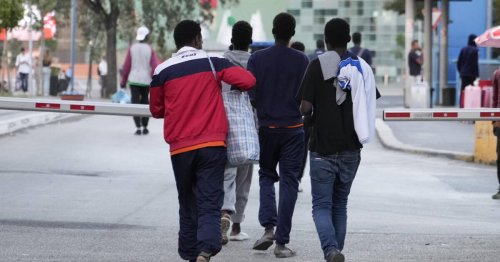En Italie, les migrants obligés à payer 5 000 euros pour éviter la rétention