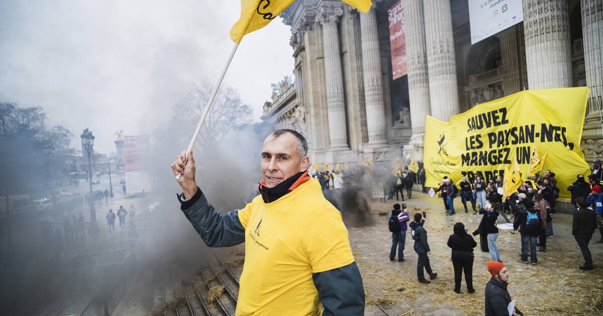 «Ça fait du bien d’exprimer sa rage» : des agriculteurs de la Confédération paysanne mènent une action surprise à Paris contre le Mercosur