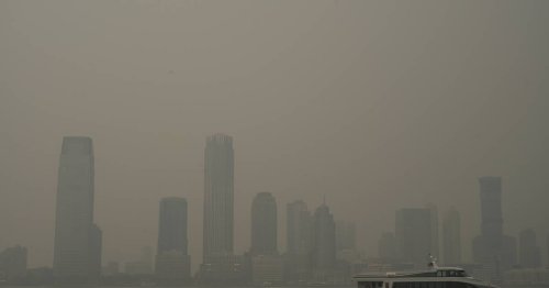 Manhattan noyé dans le brouillard des incendies canadiens