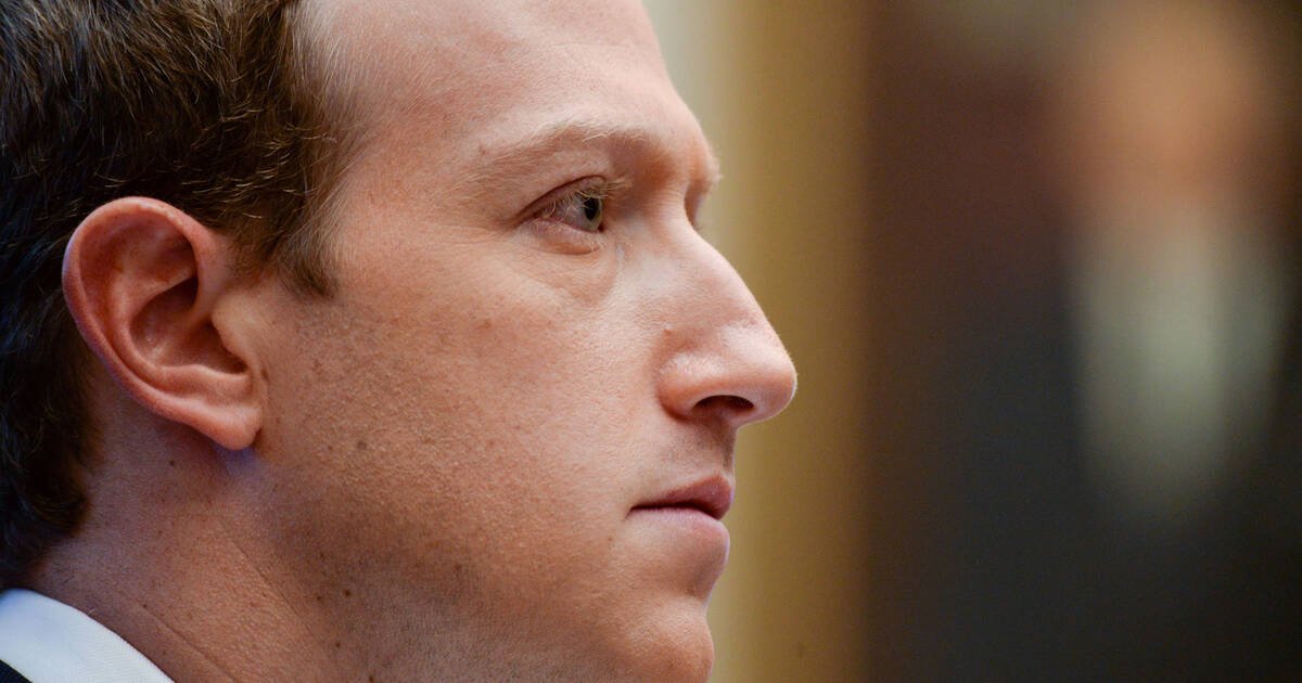 Méga panne : Facebook plonge en bourse, Zuckerberg perd six milliards de dollars