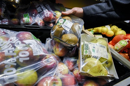 Le décret interdisant les emballages plastiques pour fruits et légumes jugé «illégal» par le Conseil d’Etat