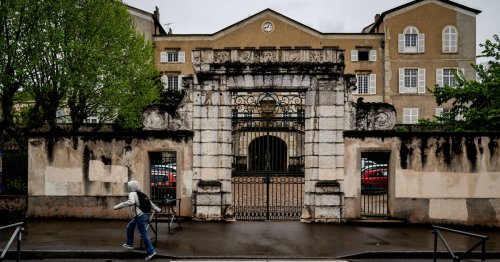 «Pendant les cours, il nous tripotait partout» : d’anciens élèves d’un lycée catholique près de Lyon dénoncent des agressions sexuelles