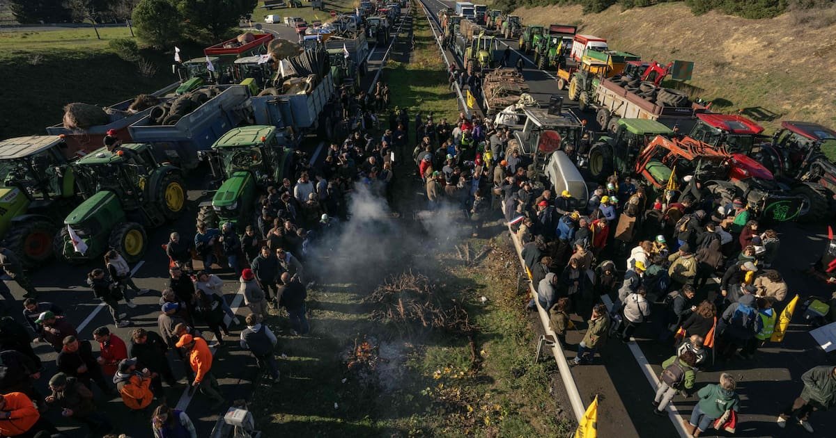 EN DIRECT – Dermatose et Mercosur : les actions s’étendent en France, la colère des agriculteurs s’exporte à Bruxelles
