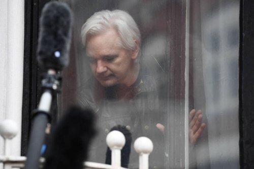 Cinq médias affichent leur soutien à Julian Assange