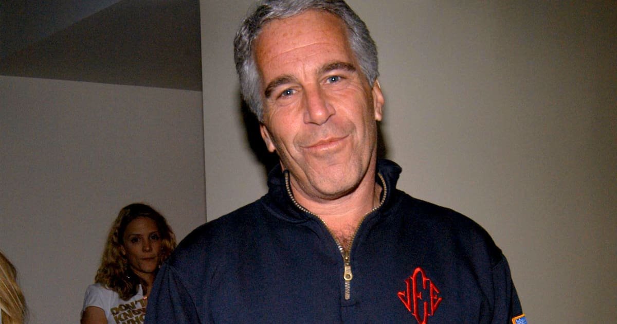 Un collectif dénonce la vente sur Internet de vêtements associés à Epstein