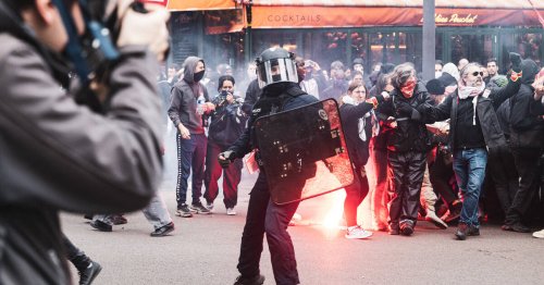 «Un policier m’a tirée et jetée à terre» : une femme de 74 ans porte plainte pour violence policière lors de la manif contre le racisme