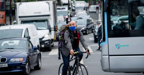 Paris: d’après une étude, cyclistes et piétons inhalent plus de particules fines que les automobilistes