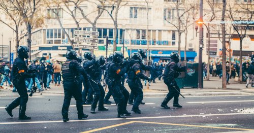 EN DIRECT - Réforme des retraites : enquêtes ouvertes après les violences policières au cours des manifestations