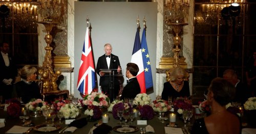 Dîner à Versailles : pourquoi était-il écrit sur le menu que le repas était «offert» par le président de la République et Brigitte Macron ?