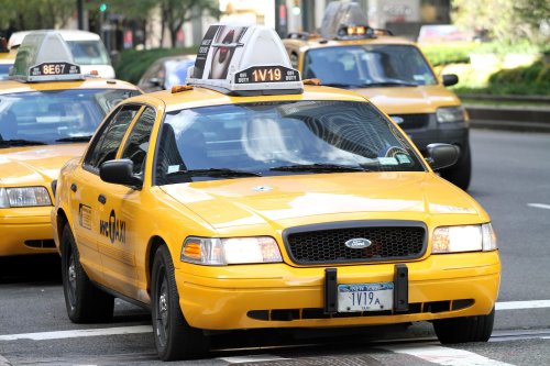 Los taxis de Nueva York ofrecen viajes compartidos para hacer frente a Uber