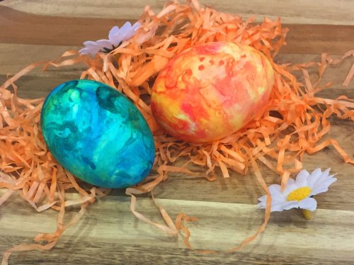 Eier färben mit Rasierschaum: So gelingt die Marmor-Optik