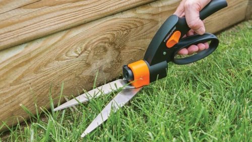 These Fiskars Lawn and Garden Tools Are up to 52% Off Right Now