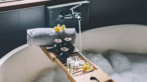 How to Make the Perfect Spa-Like Bath at Home, Because You Deserve It