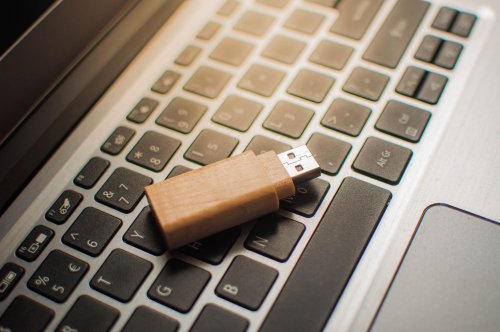 How to Find a Flash Drive That's Not Showing Up on a Mac
