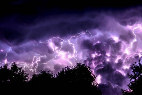 How To Photograph Lightning (With Awesome Examples)