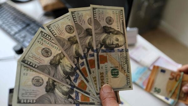 Rupee slumps to record low on global jitters, outlook remains fragile