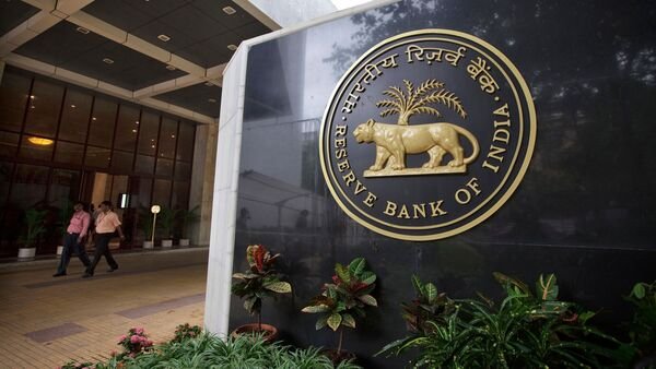 RBI bans hedge rebooking, tightens related-party rules to curb rupee speculation