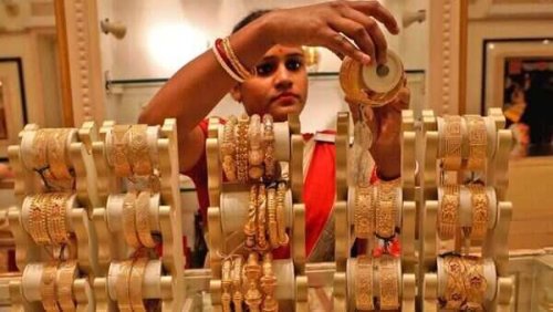 Gold prices today fall for the first time in 6 days, silver rates drop