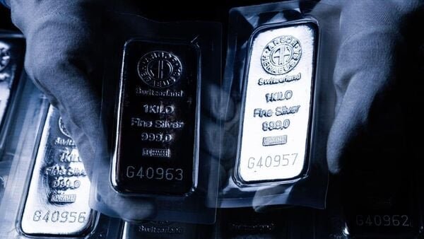 Silver rate today falls on strong US dollar, profit booking - What's next for the white metal?