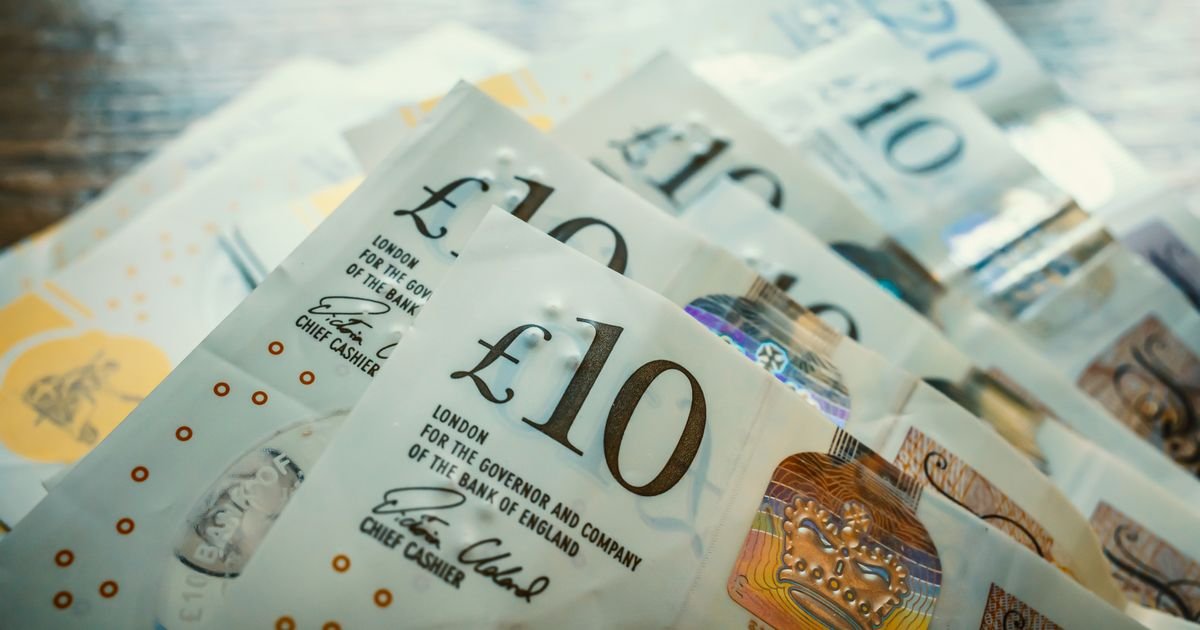 Universal Credit applicants told not to ignore 14 freebies which could offer £10,000 or more
