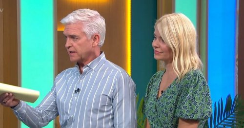 ITV This Morning crew stationed at edge of screen to rescue 'wobbly' Holly Willoughby