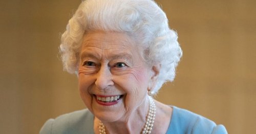 The Queen's sleep routine including bedtime and eating habits
