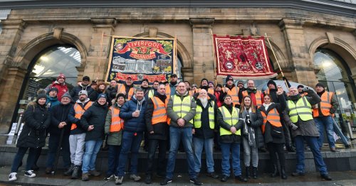 Striking Network Rail workers vote to accept pay offer
