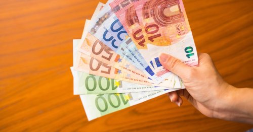 Martin Lewis urges people to follow golden rule when paying by card on holiday